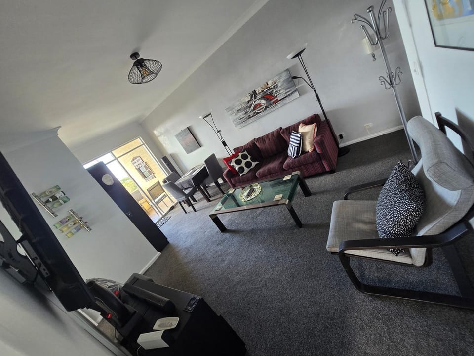 Communal lounge/ TV room, TV and multimedia, Living room