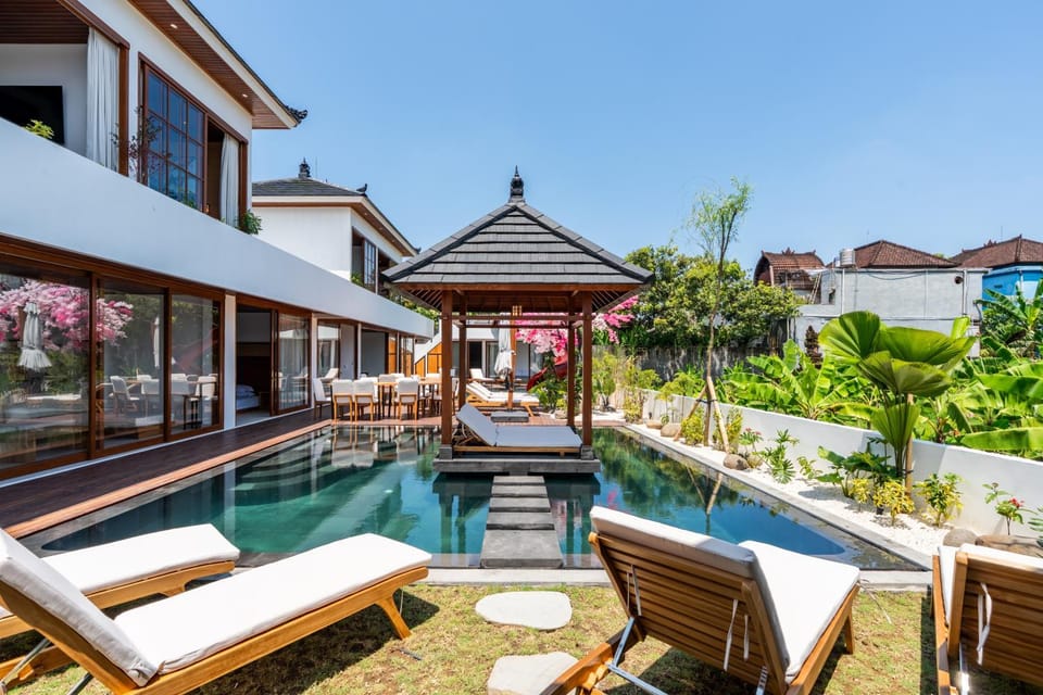 10BR Japanese style, 2 Pools & Slide in Canggu Villa in North Kuta