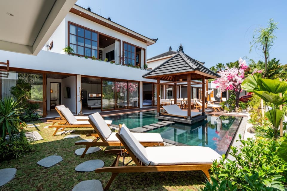 10BR Japanese style, 2 Pools & Slide in Canggu Villa in North Kuta