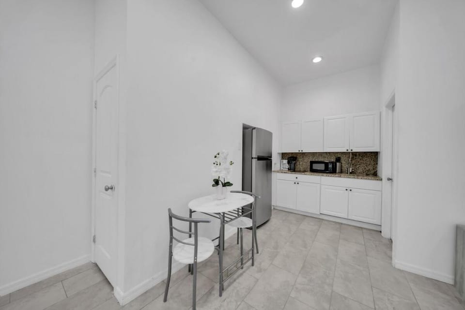 Lehigh Oasis Private Studio with King Bed Apartment in Lehigh Acres