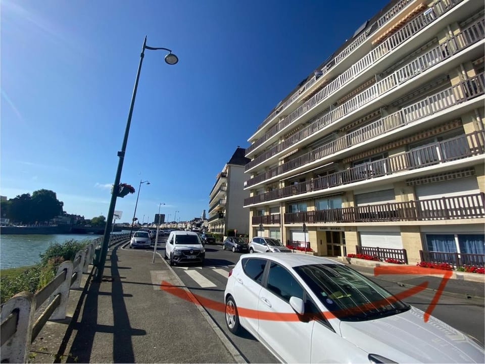 Studio cosy, vrai lit 140, wifi, centre Trouville-sur-Mer, proche Deauville et gare à moins de 5 minutes à pied Apartment in Deauville