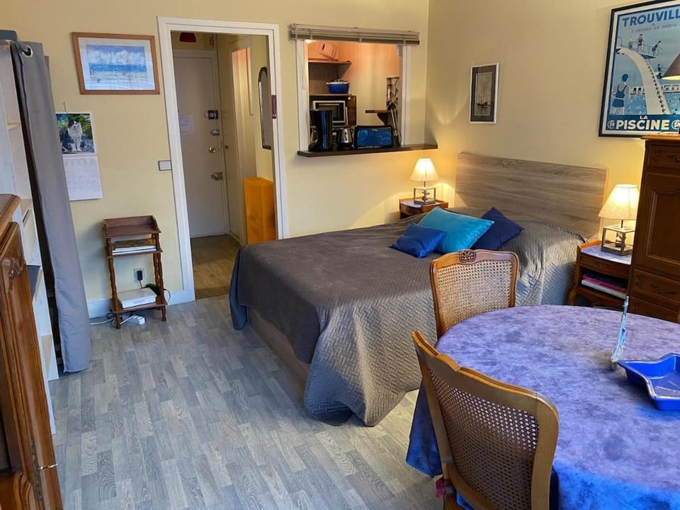 Studio cosy, vrai lit 140, wifi, centre Trouville-sur-Mer, proche Deauville et gare à moins de 5 minutes à pied Apartment in Deauville