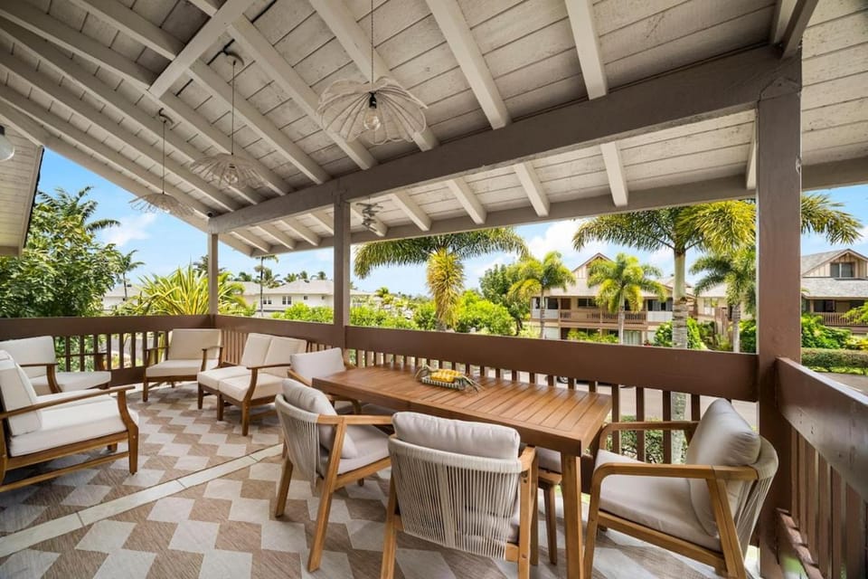 Trendy Surf & Stay Getaway Princeville House in Princeville