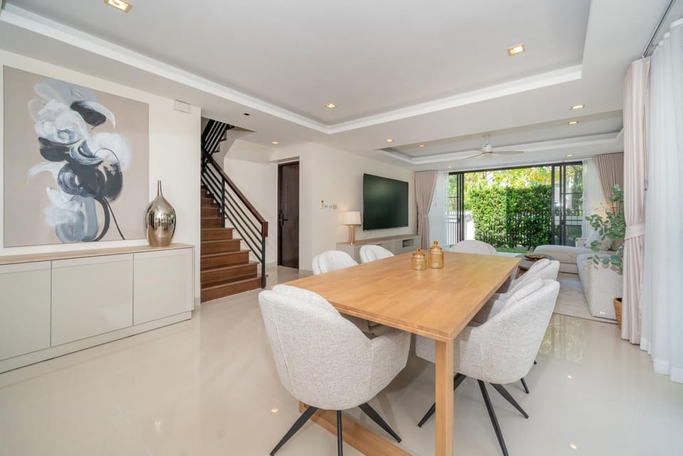 Living room, Dining area