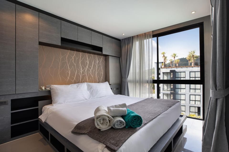 Bed, Bedroom, towels