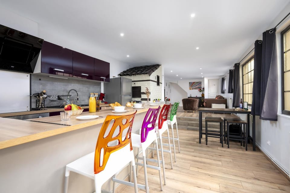Communal lounge/ TV room, TV and multimedia, Coffee/tea facilities, Kitchen or kitchenette, Living room, Food and drinks, Seating area, Dining area, Food, oven