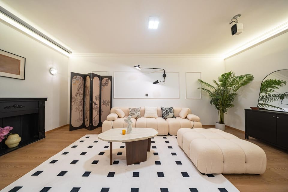 TV and multimedia, Living room, Seating area, fireplace