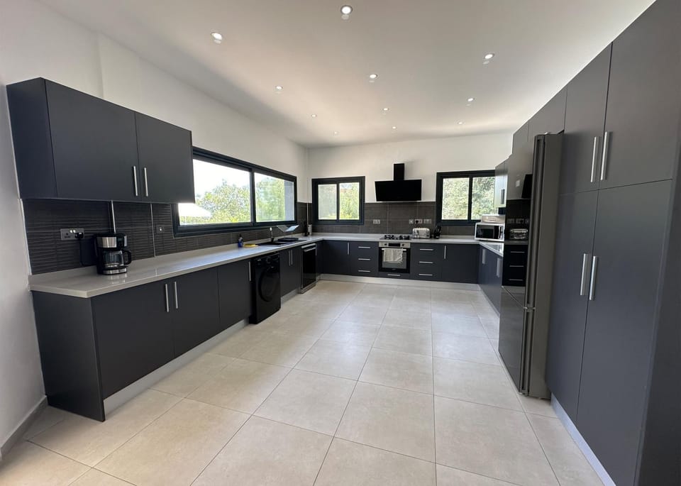 Kitchen or kitchenette, Kitchen or kitchenette, dishwasher, oven