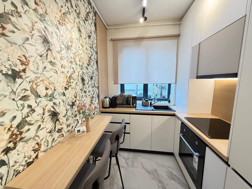 Kitchen or kitchenette, Dining area, hair dresser, minibar