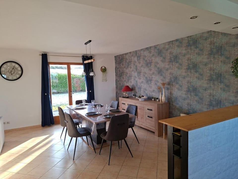 Seating area, Dining area