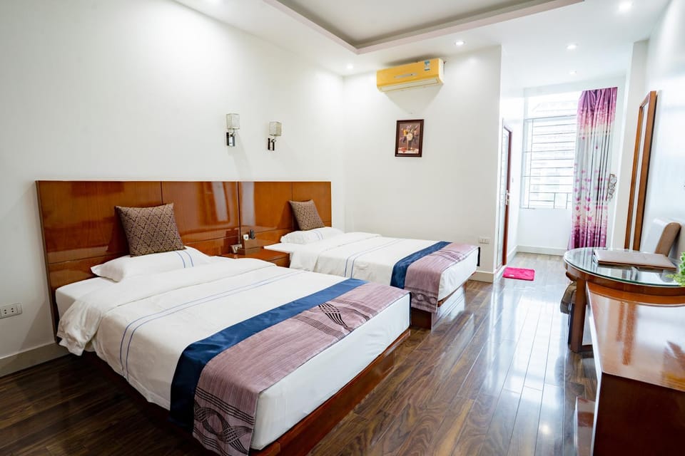 Bed, Photo of the whole room, Bedroom, towels, air conditioner