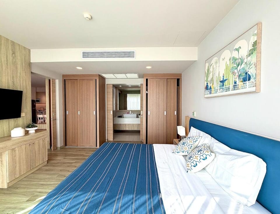 Family apartment 2-BR with Sea View - Karon Beach Apartment in Phuket