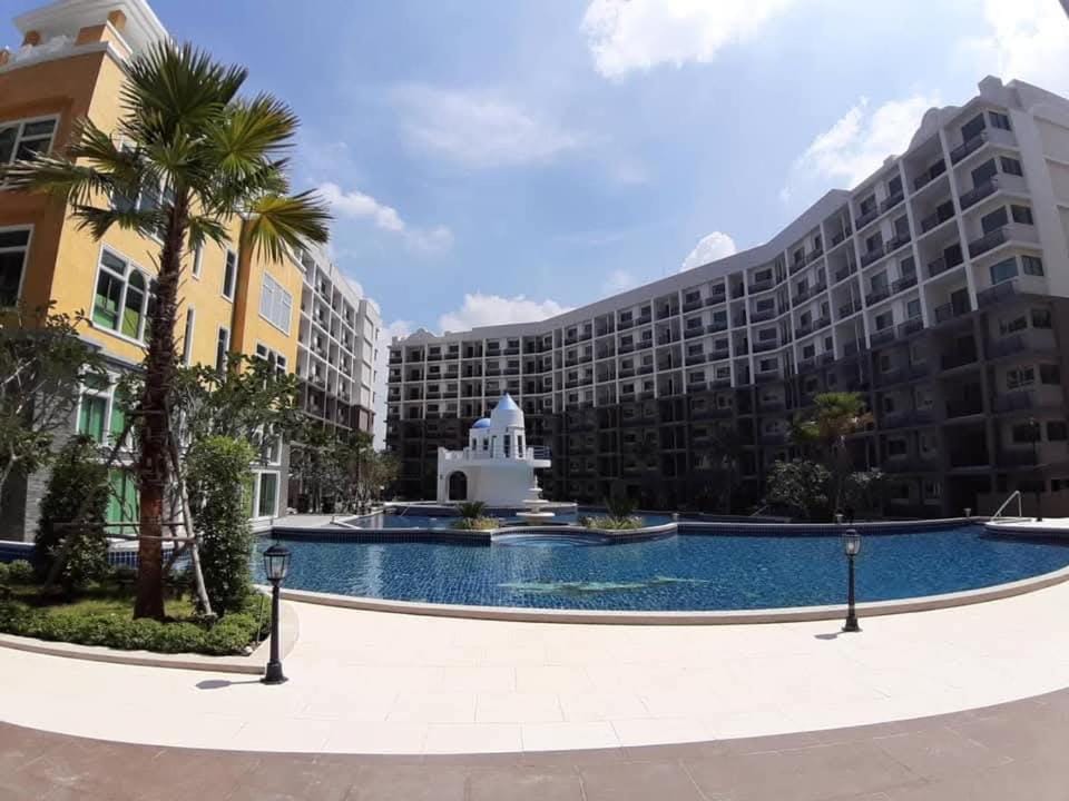 Swimming pool, Swimming pool