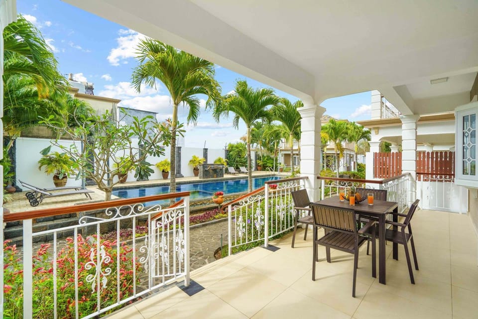 Patio, View (from property/room), Balcony/Terrace, Dining area, Garden view, Pool view
