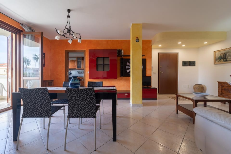 Living room, Seating area, Dining area