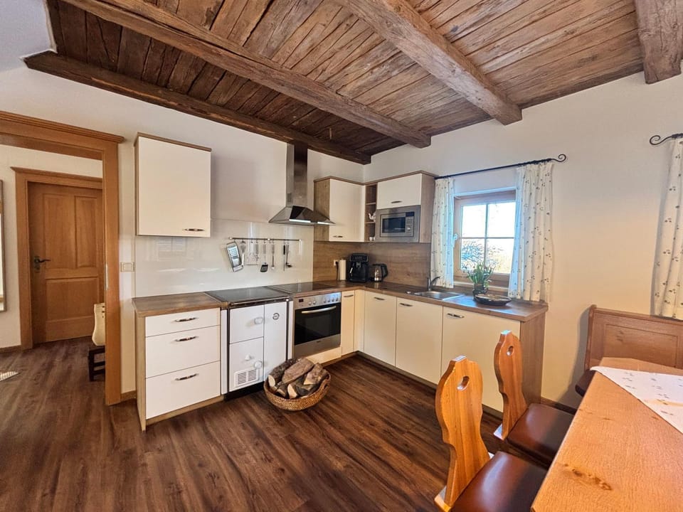 Kitchen or kitchenette, oven