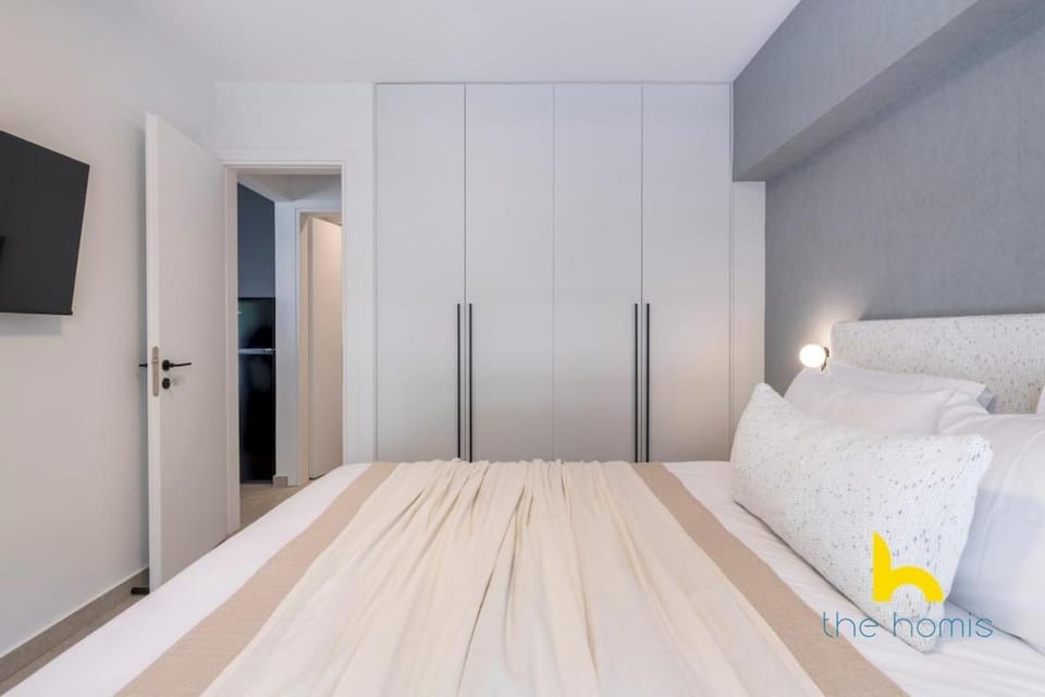 A4 Modern 1BR City Escape W Parking, Kingbed! Apartment in Athens