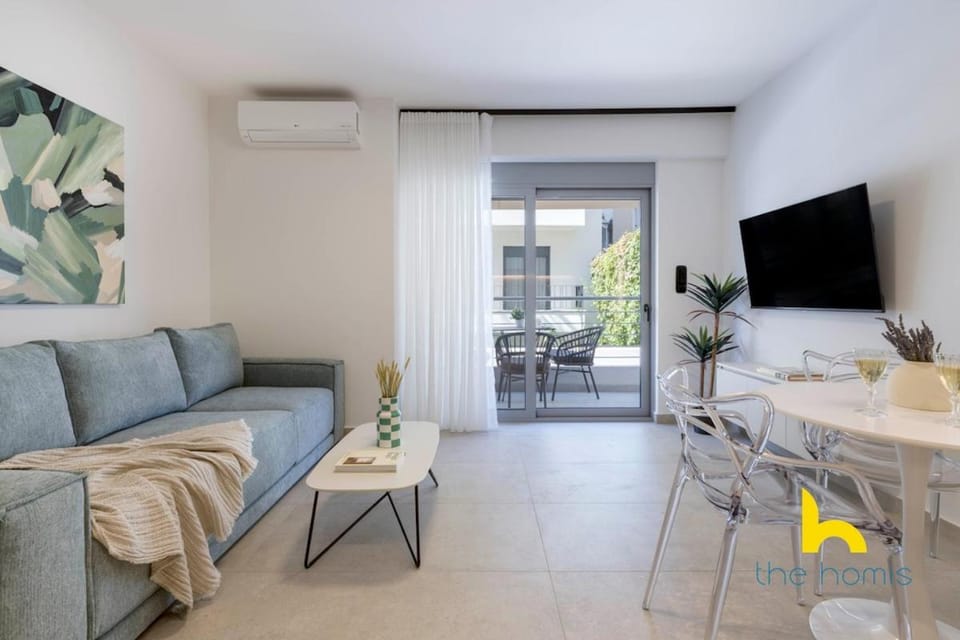 A4 Modern 1BR City Escape W Parking, Kingbed! Apartment in Athens