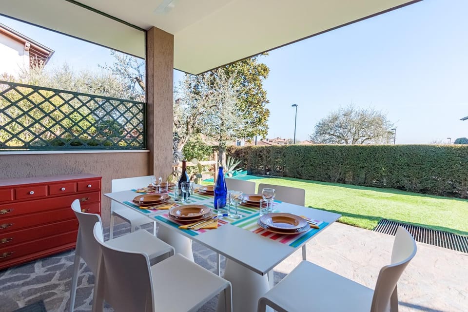 Patio, Day, Dining area, Garden view
