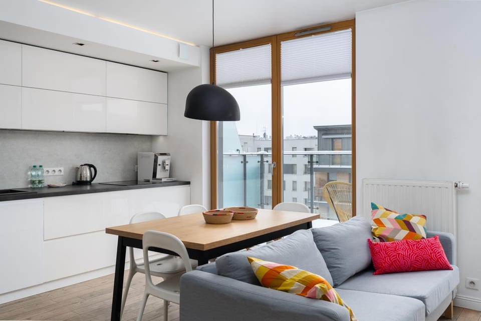 Coffee/tea facilities, Kitchen or kitchenette, Living room, Seating area, Dining area, stove