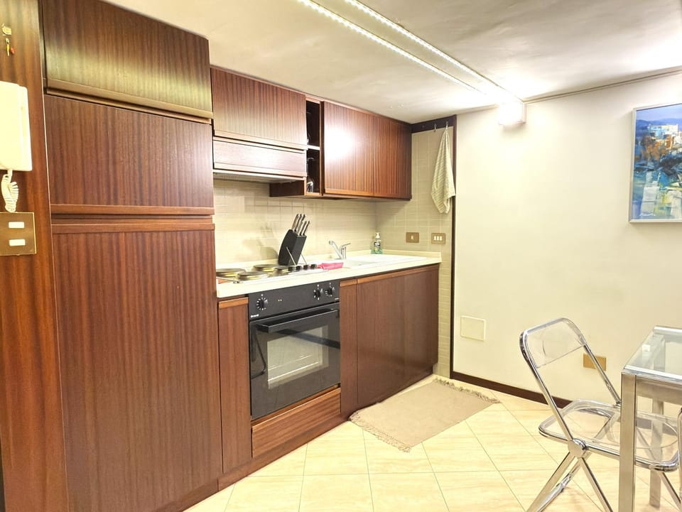 Kitchen or kitchenette, oven, stove
