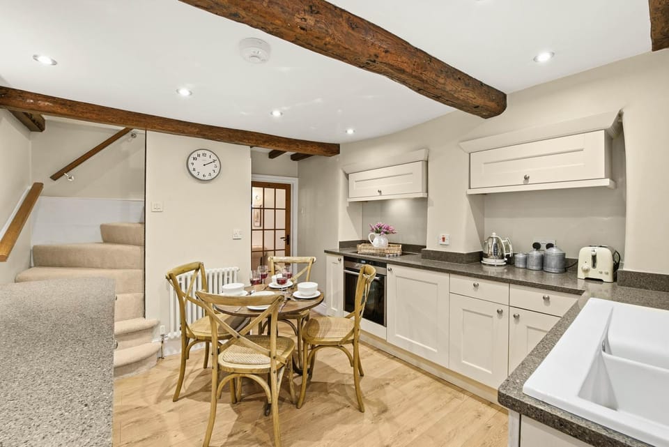 Dining area, kitchen