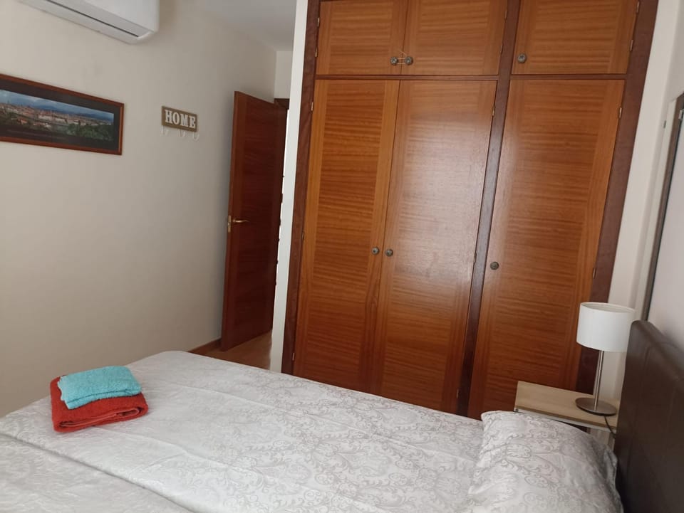 Bedroom, air conditioner