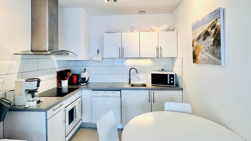 Dining area, dishwasher, oven, stove, toaster