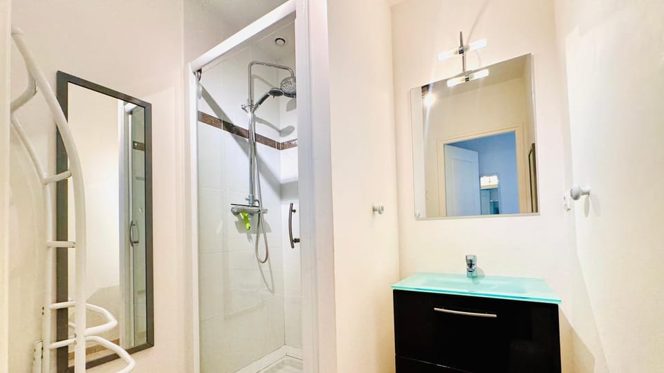 Shower, Bathroom