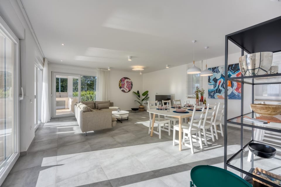 Living room, Dining area