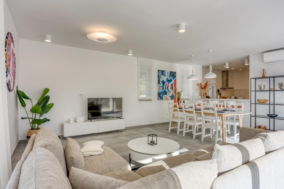 Living room, Dining area