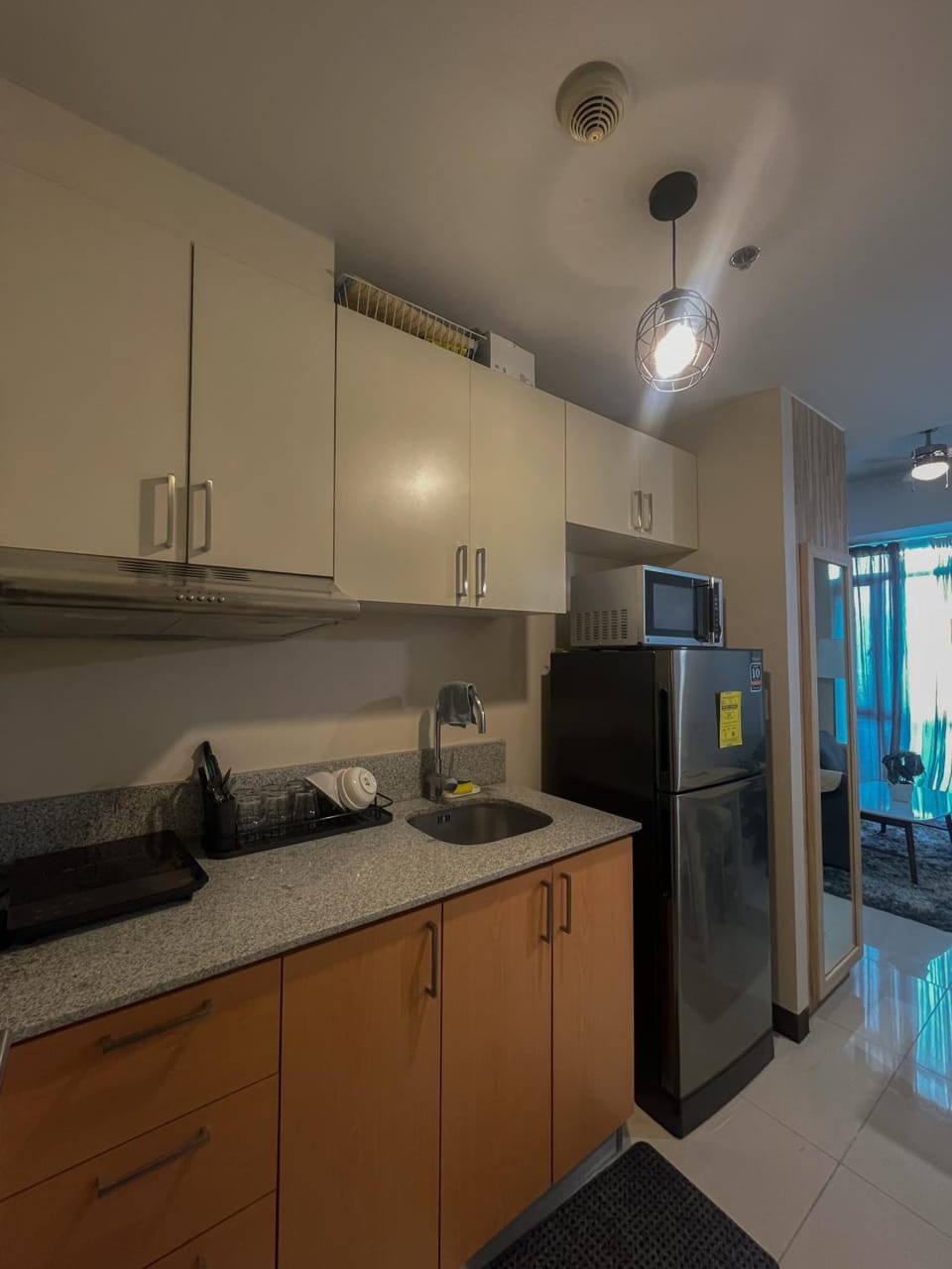 Kitchen or kitchenette, dishwasher, stove