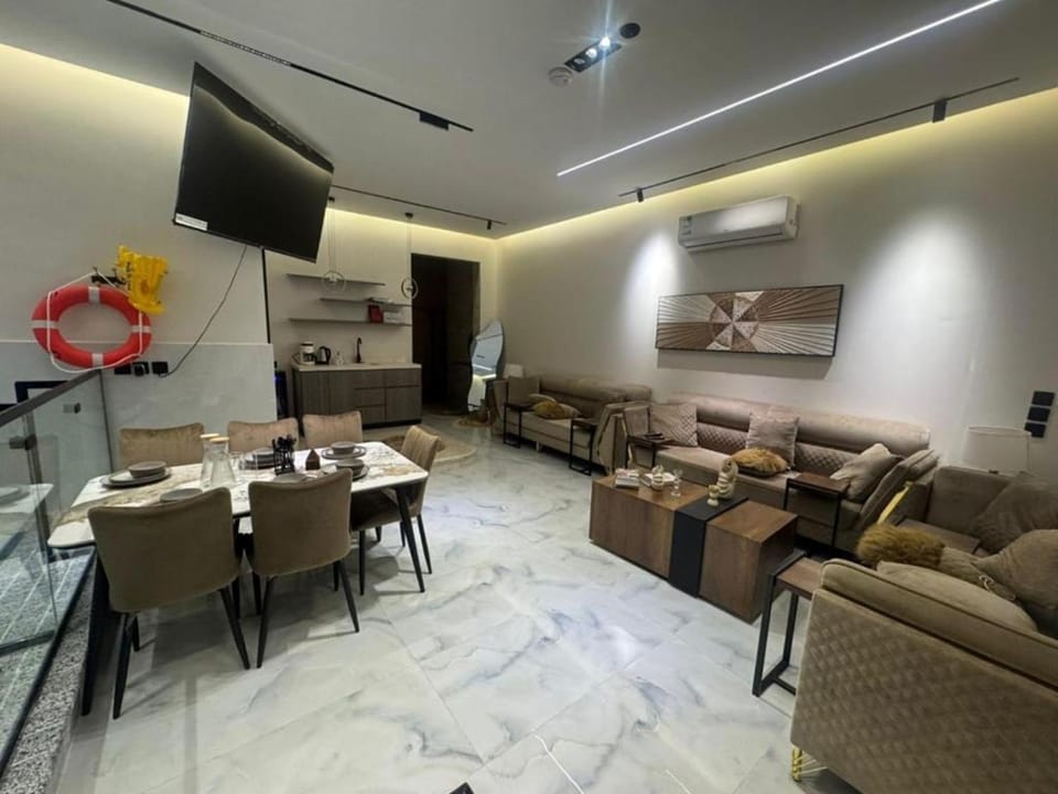 Communal lounge/ TV room, Communal lounge/ TV room, TV and multimedia, Living room, Seating area, Evening entertainment