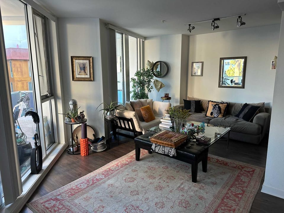 Walk to Beach & Promenade Cozy Santa Monica Condo Apartment in Santa Monica