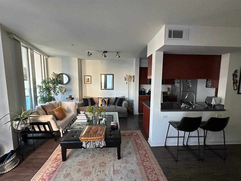 Walk to Beach & Promenade Cozy Santa Monica Condo Apartment in Santa Monica