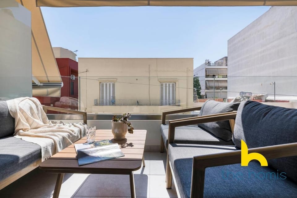 Chic 2BR Family Stay w Outdoor Dining & Parking! Apartment in Athens