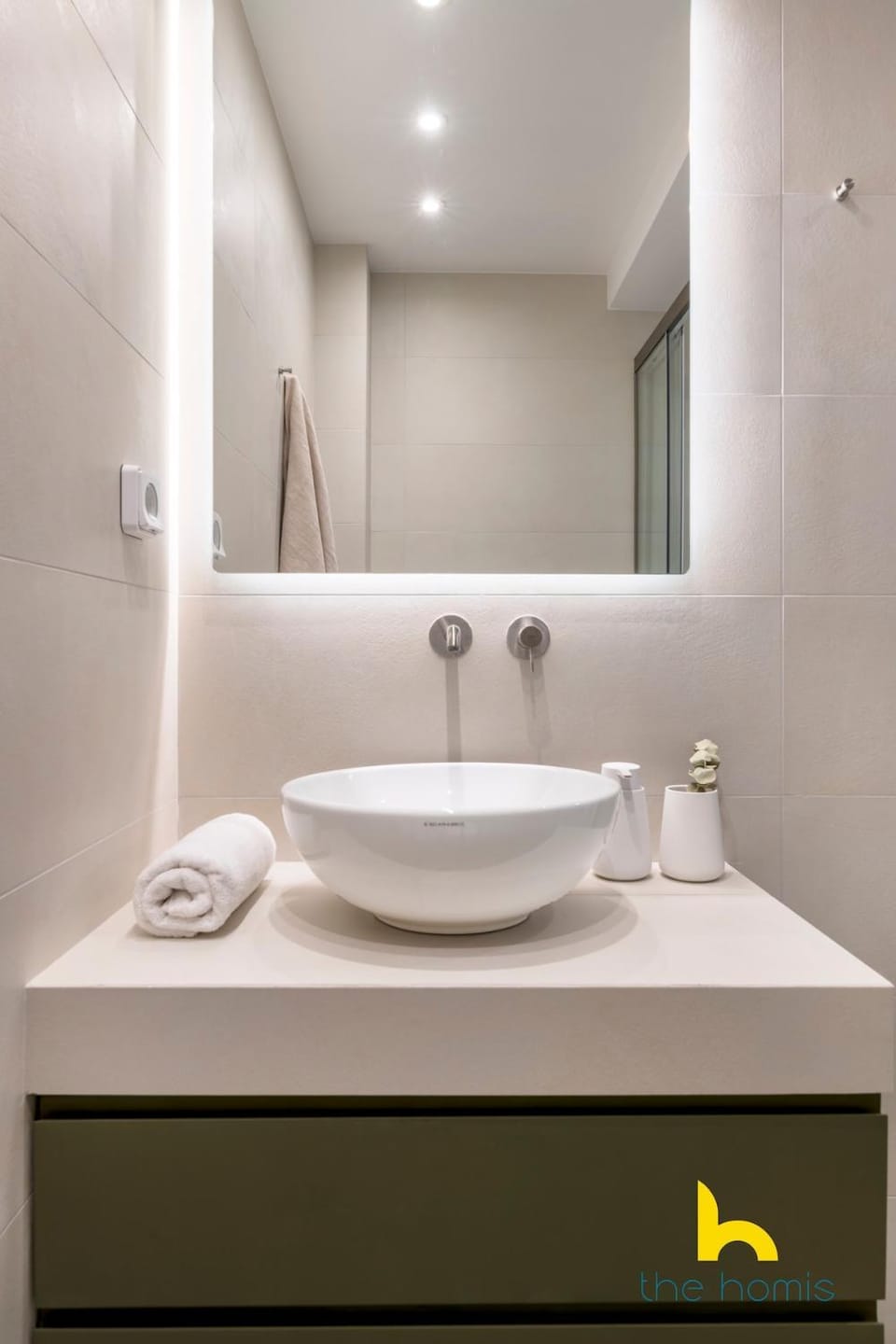 Chic 2BR Family Stay w Outdoor Dining & Parking! Apartment in Athens