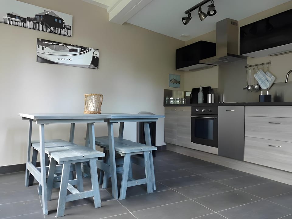 Property building, Kitchen or kitchenette, Living room