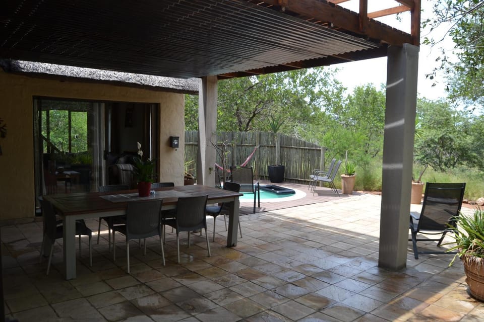 Property building, Swimming pool, Breakfast