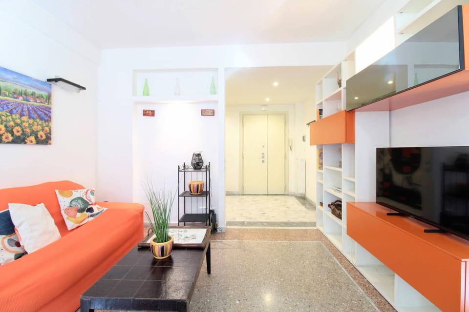 TV and multimedia, Living room, Seating area, Evening entertainment