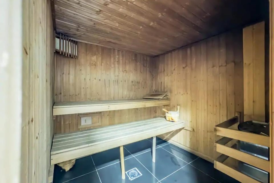 Stylish 2BHK Central Marina Rooftop Pool DEC T1 601 Apartment in Dubai