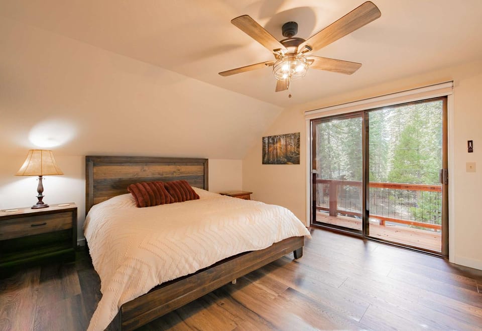 Whispering Pines Cabin For 6 Cabin in Lake Tahoe