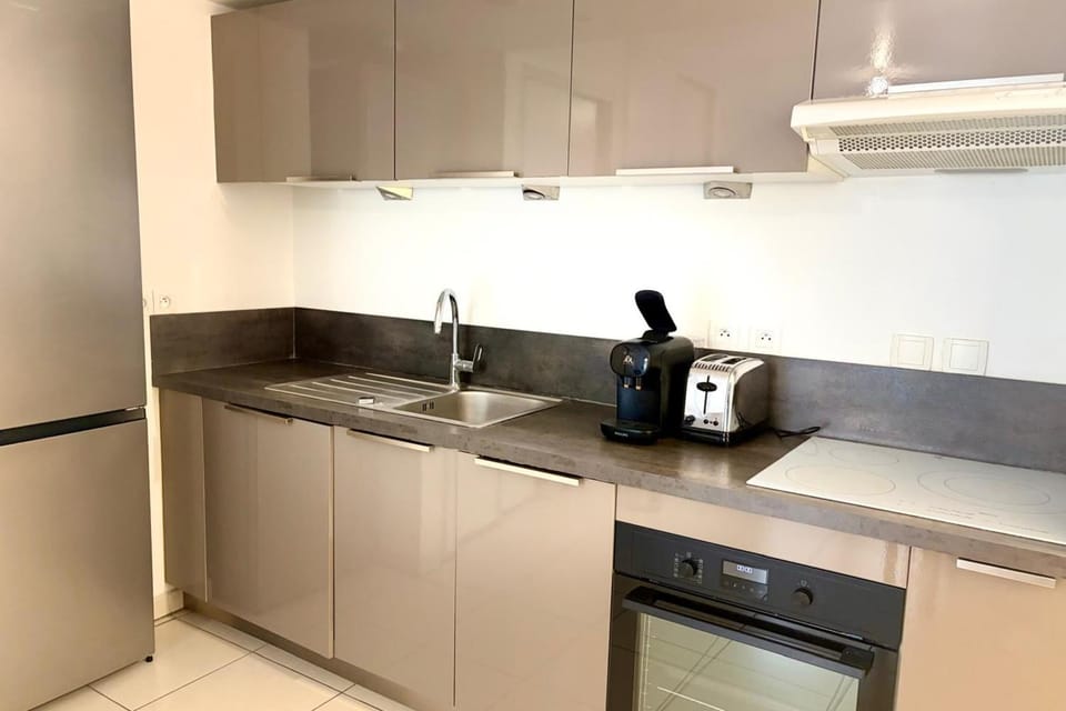 Antibes near the beach with parckage Apartment in Antibes