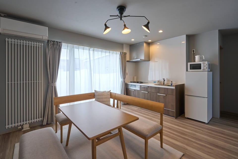 Dining area, kitchen