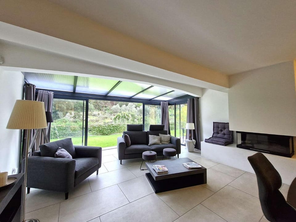 Villa ALMA pour 6 personnes avec piscine, à deux pas du Golf de Valcros, à La Londe-Les-Maures Villa in La Londe-les-Maures