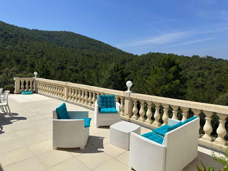 Mazet OLBIA climatisé pour 4 personnes, avec piscine collective à La Londe-Les-Maures Villa in La Londe-les-Maures
