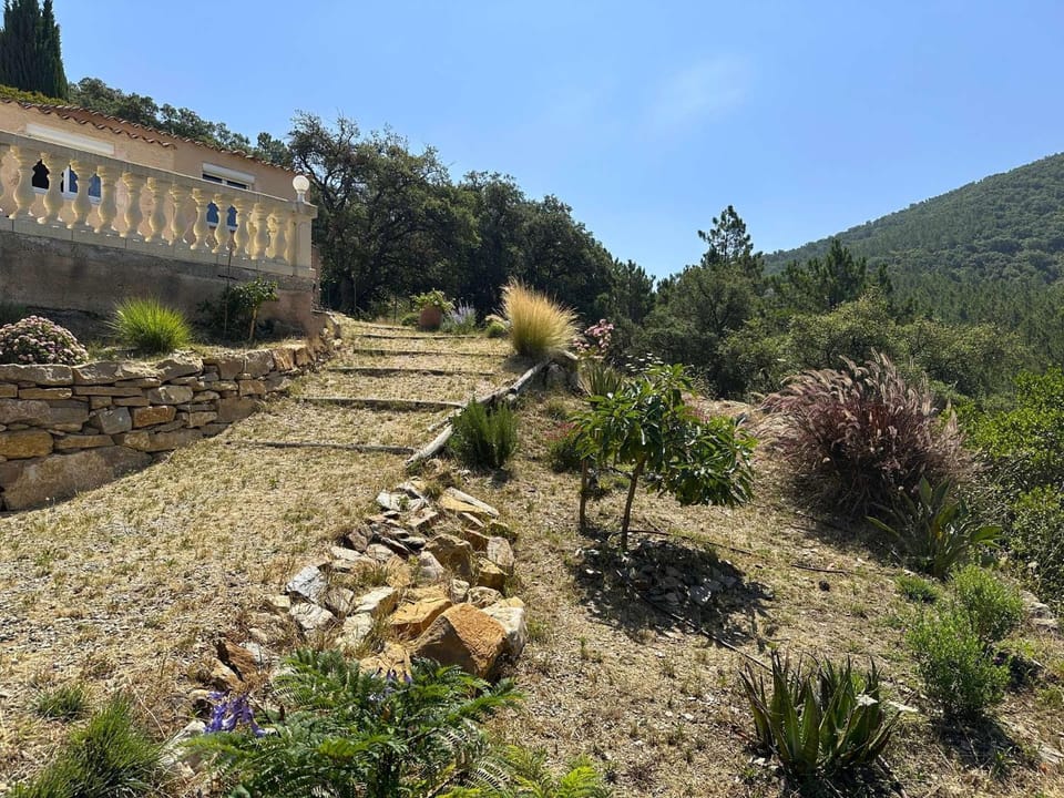 Mazet OLBIA climatisé pour 4 personnes, avec piscine collective à La Londe-Les-Maures Villa in La Londe-les-Maures