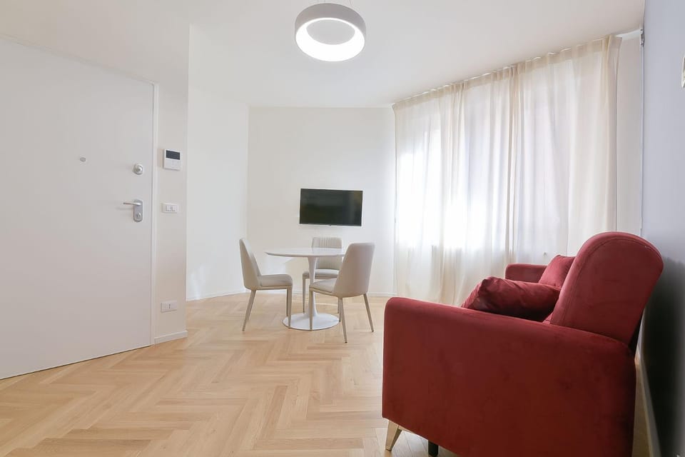 TV and multimedia, Living room, Seating area, Dining area