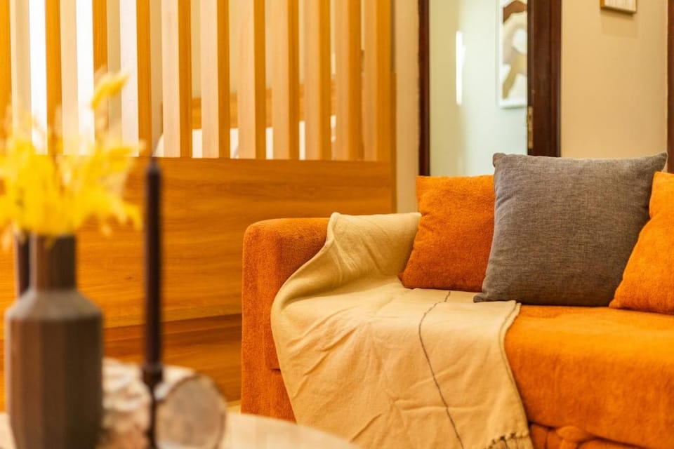 Luxury 2BHK w Floating Bed in Dubai Marina DEC 1604 Apartment in Dubai
