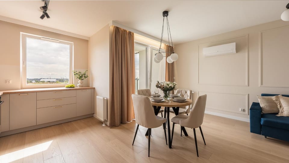 Kitchen or kitchenette, Seating area, Dining area